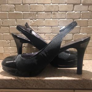 Tahari closed toe heel